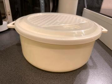 Magnetronschaal met deksel - 22cm beschikbaar voor biedingen