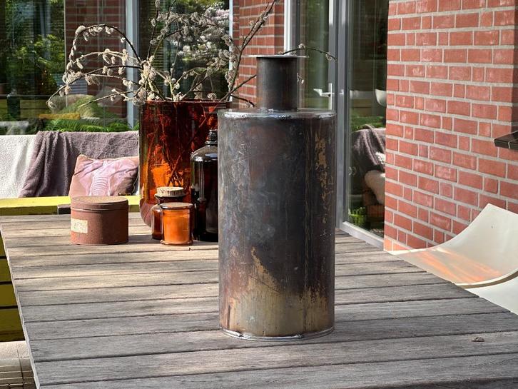 Grote industriële stalen vaas, Huis en Inrichting, Woonaccessoires | Vazen, Zo goed als nieuw, Overige kleuren, 50 tot 75 cm, Overige materialen