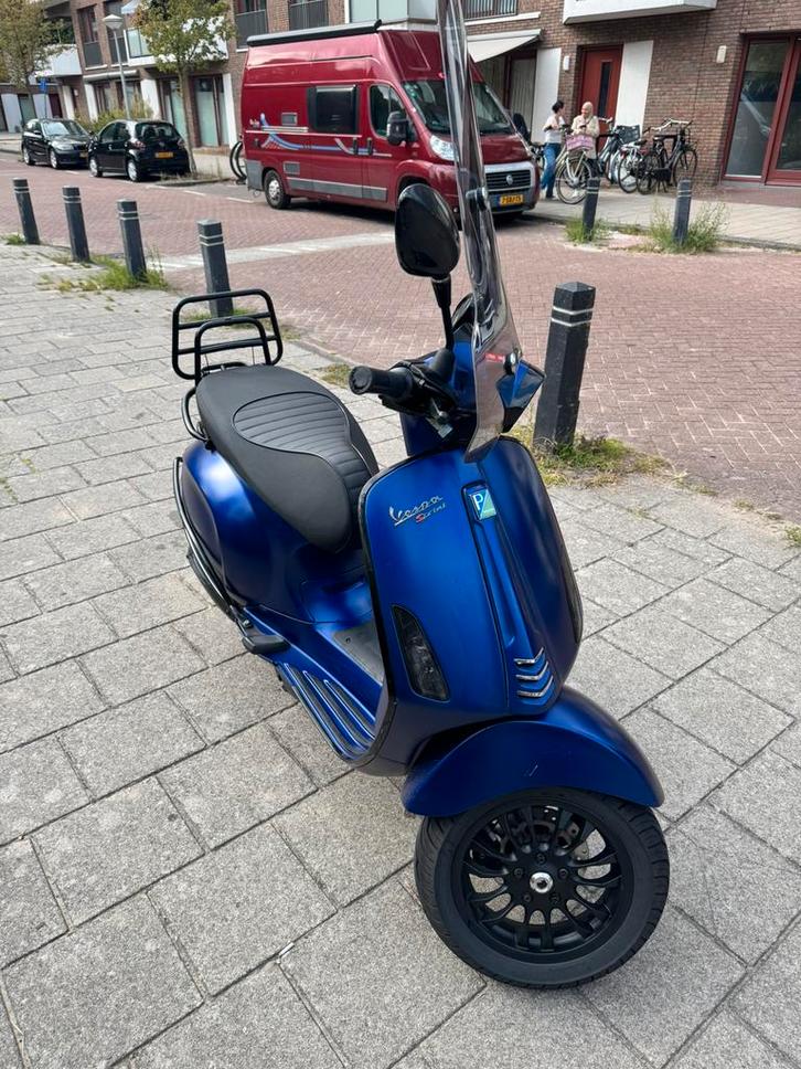 Vespa sprint 50cc, Fietsen en Brommers, Scooters | Vespa, Zo goed als nieuw, Benzine, Ophalen
