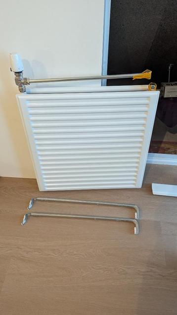 radiator 60x60x8 nieuw incl radiatorknop beschikbaar voor biedingen