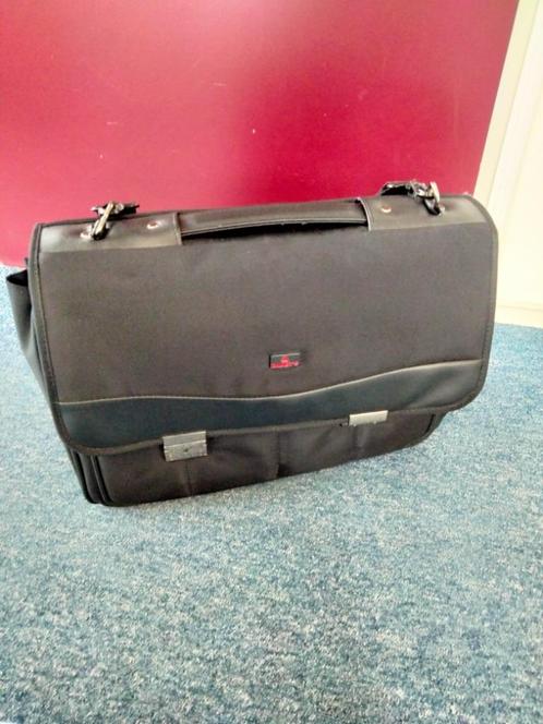 Davidt's Laptoptas/ aktetas Zwart met rode voering 17inch, Computers en Software, Laptoptassen, Zo goed als nieuw, Aktetas, 17 inch of meer