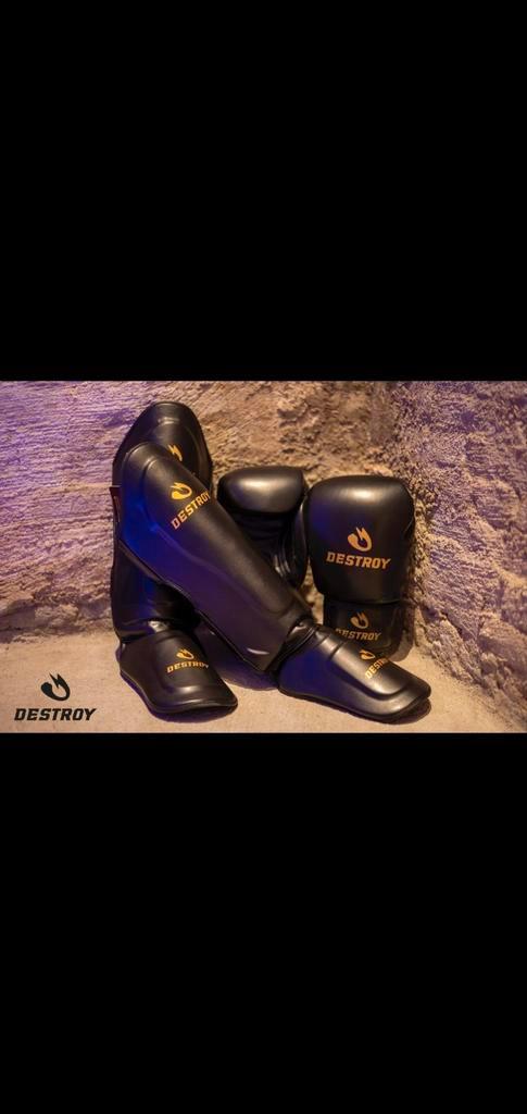 kickboksen handschoenen scheenbeschermers short, Sport en Fitness, Boksen, Nieuw, Bokshandschoenen, Ophalen of Verzenden