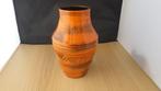 mooie robuuste oranje vaas, Huis en Inrichting, Woonaccessoires | Vazen, Gebruikt, Aardewerk of Porselein, Oranje, Ophalen of Verzenden