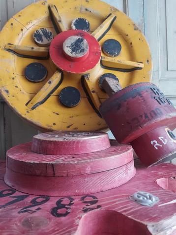 Antieke grote decoratieve industriële mallen Woodart beschikbaar voor biedingen