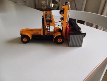 Corgi toys vorkheftruck met zeecontainer beschikbaar voor biedingen