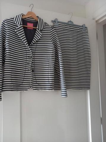 Kyra en ko mooie set rok met jasje mt L  beschikbaar voor biedingen