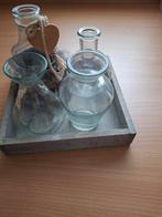 Set van 3 glazen vaasjes op houten dienblad, Gebruikt, Overige kleuren, Ophalen of Verzenden, Glas