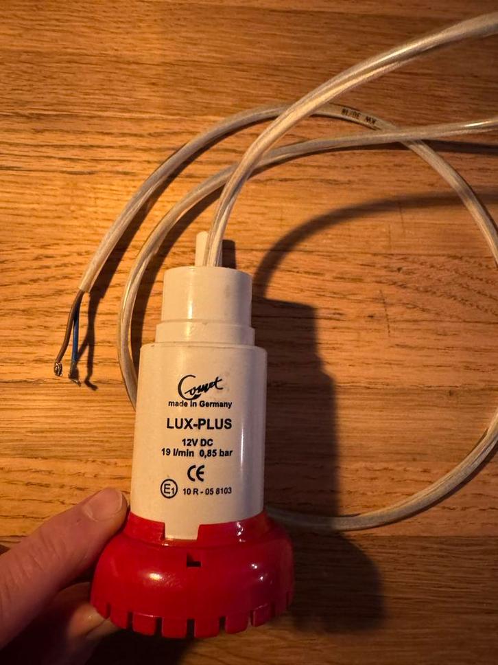 Dompelpompje Caravan - Comet LUX-PLUS 12V, Caravans en Kamperen, Caravan accessoires, Gebruikt, Ophalen of Verzenden