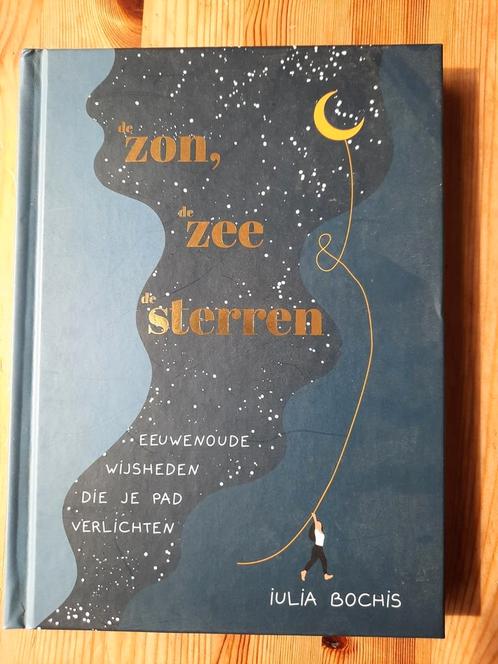 Iulia Bochis - De zon, de zee & de sterren, Boeken, Overige Boeken, Zo goed als nieuw, Ophalen of Verzenden