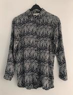 Blouse met zwart witte print, maat S valt klein richting XS, Ophalen of Verzenden, Zo goed als nieuw, Maat 34 (XS) of kleiner