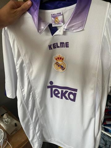 Origineel raul shirt real madrid beschikbaar voor biedingen