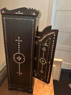 Met parelmoer ingelegde houten kastje, Antiek en Kunst, Antiek | Meubels | Kasten, Ophalen