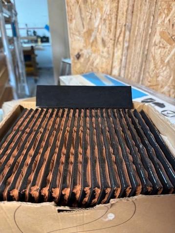 Zwarte tegels 5x20 - 15 pakken (690 tegels) beschikbaar voor biedingen