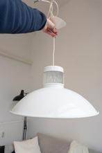 Vintage Retro hanglamp wit, Huis en Inrichting, Lampen | Hanglampen, Minder dan 50 cm, Ophalen of Verzenden, Metaal