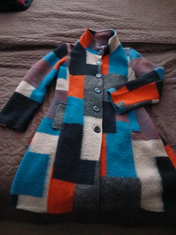 Apart gekleurde (soort vilt) jas - Maat XL, Kleding | Dames, Wintersportkleding, Zo goed als nieuw, Jack, Maat 42/44 (L), Ophalen of Verzenden