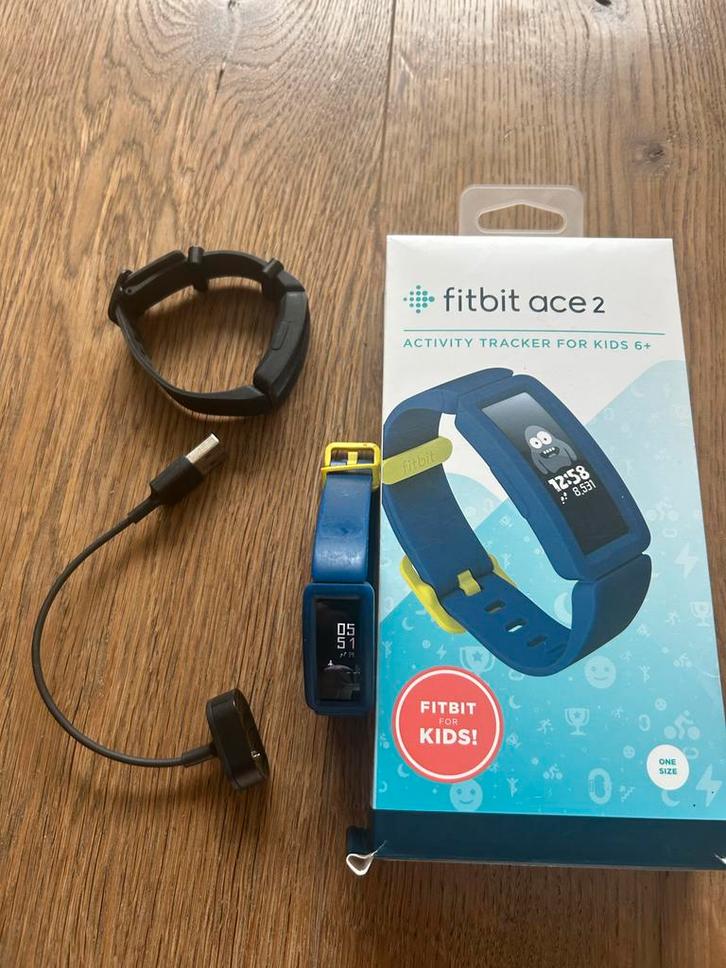 Fitbit Ace 2 - Activity Tracker voor Kinderen +extra bandje, Sieraden, Tassen en Uiterlijk, Activity trackers, Gebruikt, Blauw