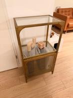 Goudkleurig kastje met glazen planken, Ophalen, Minder dan 50 cm, Met deur(en), Zo goed als nieuw
