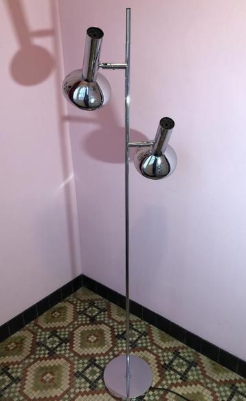  Chromen staande lamp met 2 kappen, vintage design beschikbaar voor biedingen