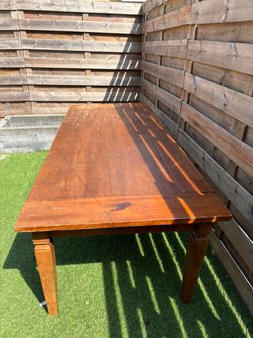 Eettafel met 8 stoelen 250x100cm beschikbaar voor biedingen