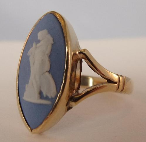 Zeldzame Wedgwood camee ring in antiek geelgoud, maat 17,8, Sieraden, Tassen en Uiterlijk, Antieke sieraden, Ring, Goud, Met edelsteen
