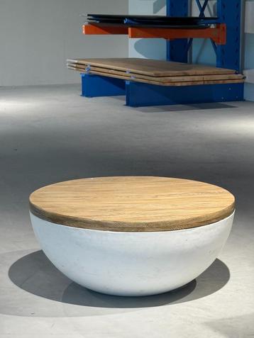 Grote salon tafel wit met eiken top(Hpl eiken) 90x90cm  beschikbaar voor biedingen