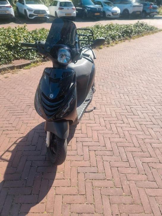 Piaggio Zip Snor 2017 - Zwart -Goed
onderhouden, Fietsen en Brommers, Scooters | Piaggio, Zo goed als nieuw, Zip, Maximaal 25 km/u