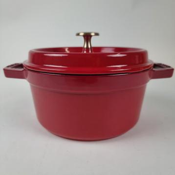 Staub cocotte 20cm in kersenrood beschikbaar voor biedingen