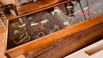 Display voor sieraden curiosa beschikbaar voor biedingen