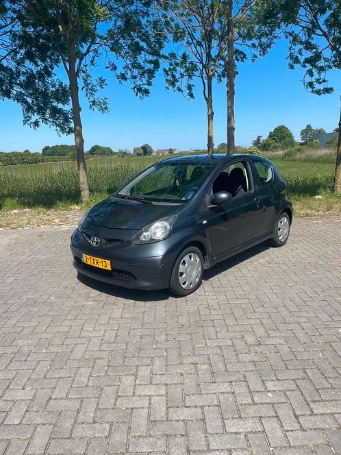 Toyota Aygo 1.0 12V Vvt-i 3DRS MMT 2006 Grijs, Auto's, Toyota, Bedrijf, Aygo, Airbags, Alarm, Boordcomputer, Centrale vergrendeling