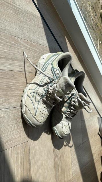 Hockeyschoenen maat 36 beschikbaar voor biedingen