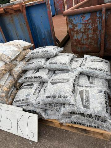 UITVERKOOP ZAND EN GRIND ZAKKEN beschikbaar voor biedingen