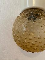 Amber kleurig glazen plafondlamp bolletje , jaren 70, Huis en Inrichting, Lampen | Plafondlampen, Gebruikt, Onbekend, Ophalen of Verzenden