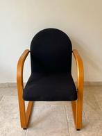 Mooie vintage armleunstoel met houten frame, Ophalen of Verzenden, Zo goed als nieuw, Stoel(en)