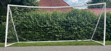 Voetbalgoal beschikbaar voor biedingen
