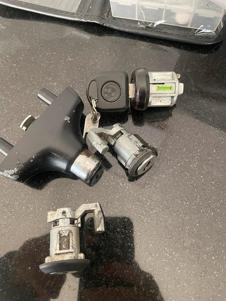 BMW E30 Slotset met 1 Sleutel, Auto-onderdelen, Carrosserie en Plaatwerk, Deur, BMW, Voor, Gebruikt, Ophalen of Verzenden