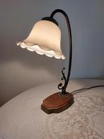 Tafellamp met witte melkglas kap, Minder dan 50 cm, Gebruikt, Ophalen of Verzenden