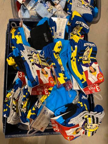 Disney kindersokken nieuw. 100 pakjes van drie paar beschikbaar voor biedingen