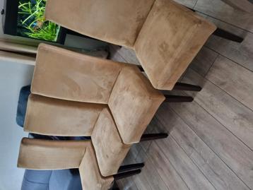 gratis eetkamerstoelen  beschikbaar voor biedingen
