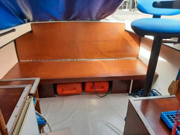 Polyester motorboot, wit beschikbaar voor biedingen