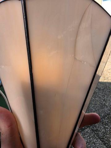 Vintage Lamp met Schade - Sfeervolle Verlichting beschikbaar voor biedingen