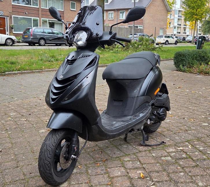 Piaggio zip 4takt, Fietsen en Brommers, Scooters | Piaggio, Gebruikt, Zip, Benzine, Ophalen