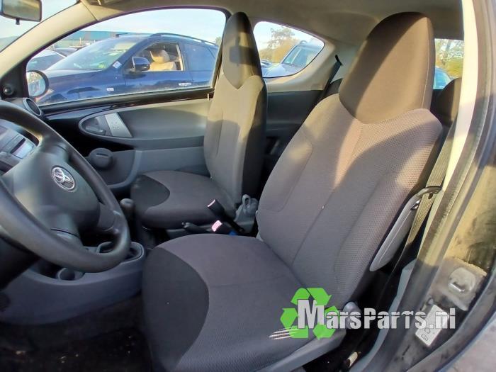 Veiligheidsgordel links-voor van een Toyota Aygo, Auto-onderdelen, Interieur en Bekleding, Toyota, Gebruikt, 3 maanden garantie