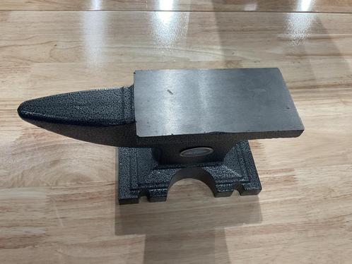Aambeeld - medium van € 69,- voor 35,-, Doe-het-zelf en Verbouw, Gereedschap | Handgereedschap, Zo goed als nieuw, Ophalen