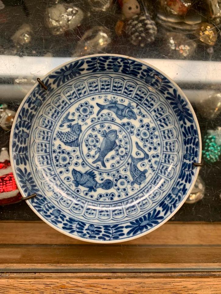 Chinees antiek porseleinen bord met een blauw-wit vissen, Antiek en Kunst, Antiek | Porselein, Ophalen of Verzenden
