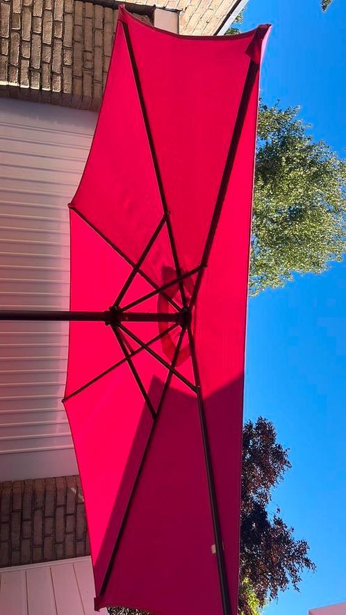 2 knal roze parasols met grijze rolbare voet., Tuin en Terras, Parasols, Zo goed als nieuw, Ophalen