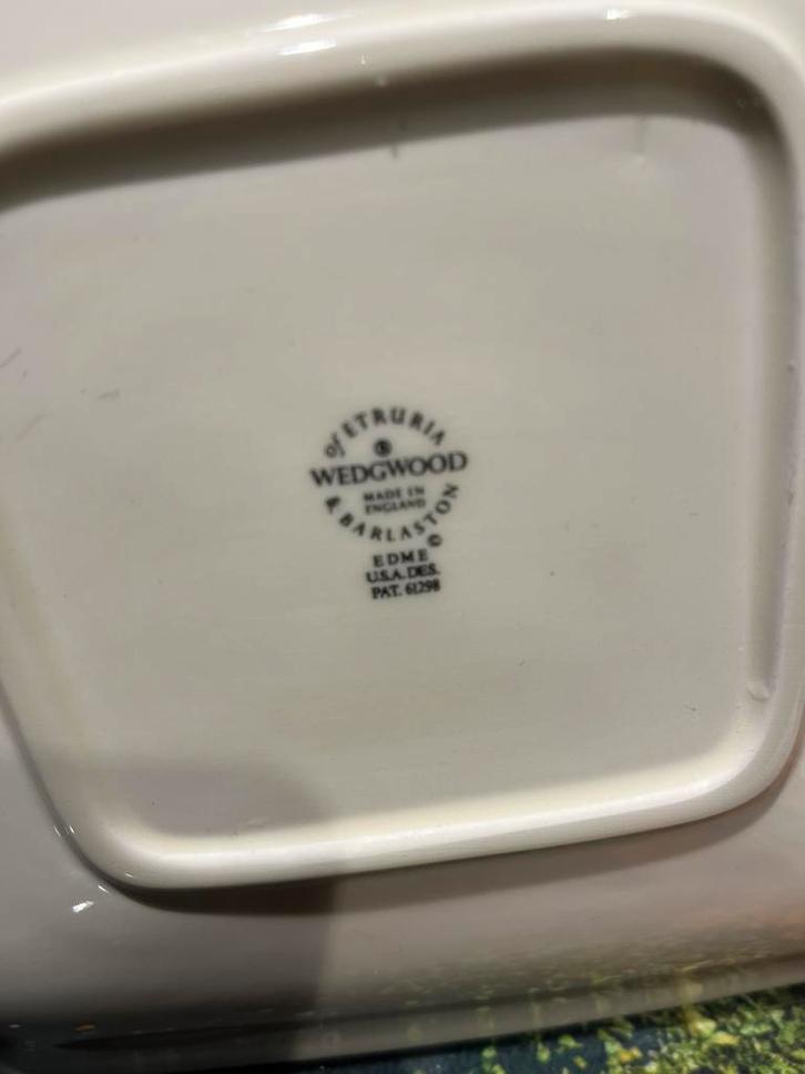 Wedgewood Edme, Huis en Inrichting, Keuken | Servies, Zo goed als nieuw, Schaal of Schalen, Wedgwood, Aardewerk, Ophalen of Verzenden