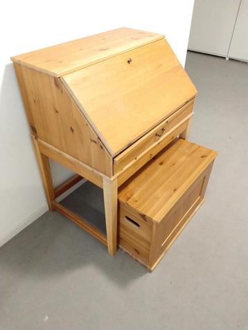 Uitklapbaar bureau / secretaire beschikbaar voor biedingen