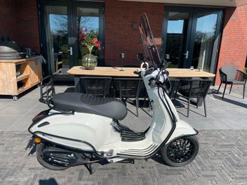 Vespa Sprint iget 2017 wit full options 80cc Malossi beschikbaar voor biedingen