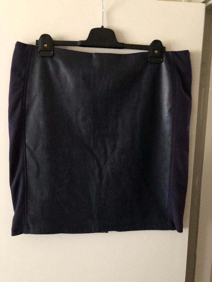 rok Miss  Etam 44 blauw faux leather, Kleding | Dames, Rokken, Zo goed als nieuw, Maat 42/44 (L), Blauw, Knielengte, Ophalen of Verzenden