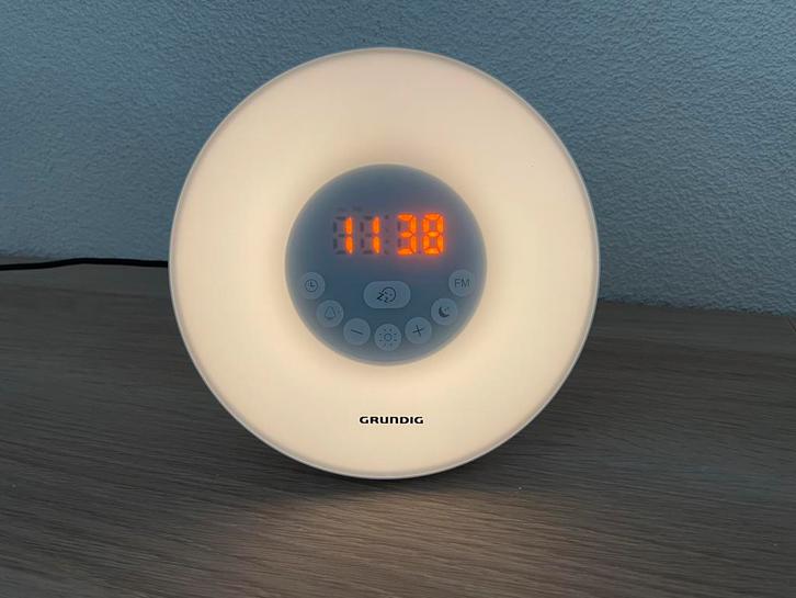 Wake-up light Grundig, Witgoed en Apparatuur, Wekkers, Zo goed als nieuw, Digitaal, Ophalen of Verzenden